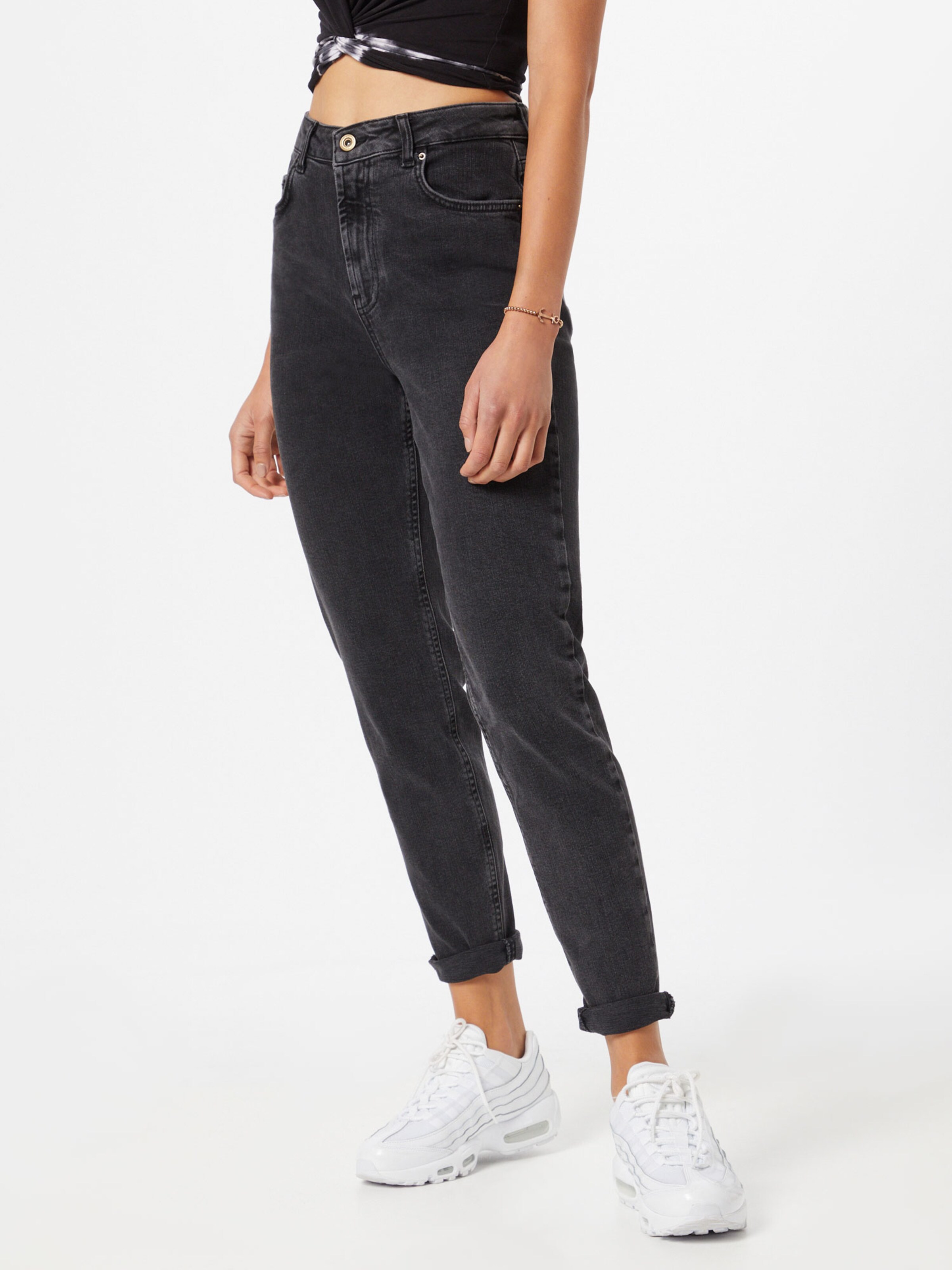 leah mom jeans