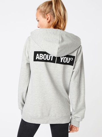 Sweat-shirt 'Senta' ABOUT YOU en gris