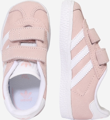 ADIDAS ORIGINALS - Sapatilhas 'Gazelle' em rosa