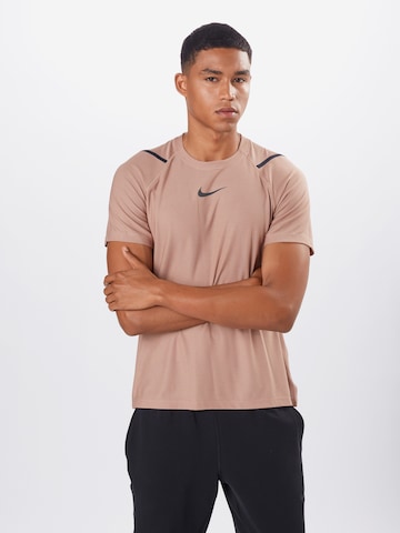 NIKE Regular fit Функционална тениска 'Pro' в кафяво: отпред