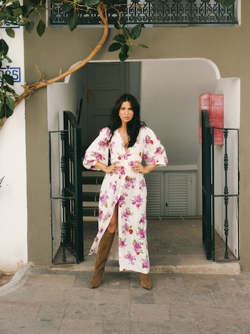 V-Neck Floral Maxi Dress Look