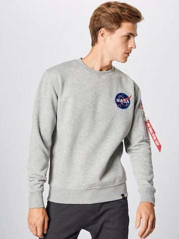 ALPHA INDUSTRIES Regular Fit Sweatshirt i grå