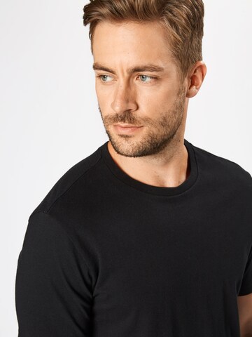 GAP - Camisa 'CLASSIC T' em preto