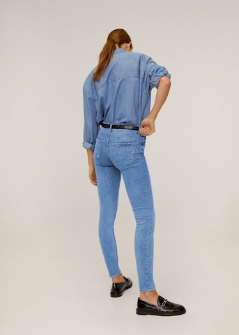 MANGO Skinny Jeans 'Kim' in Blauw