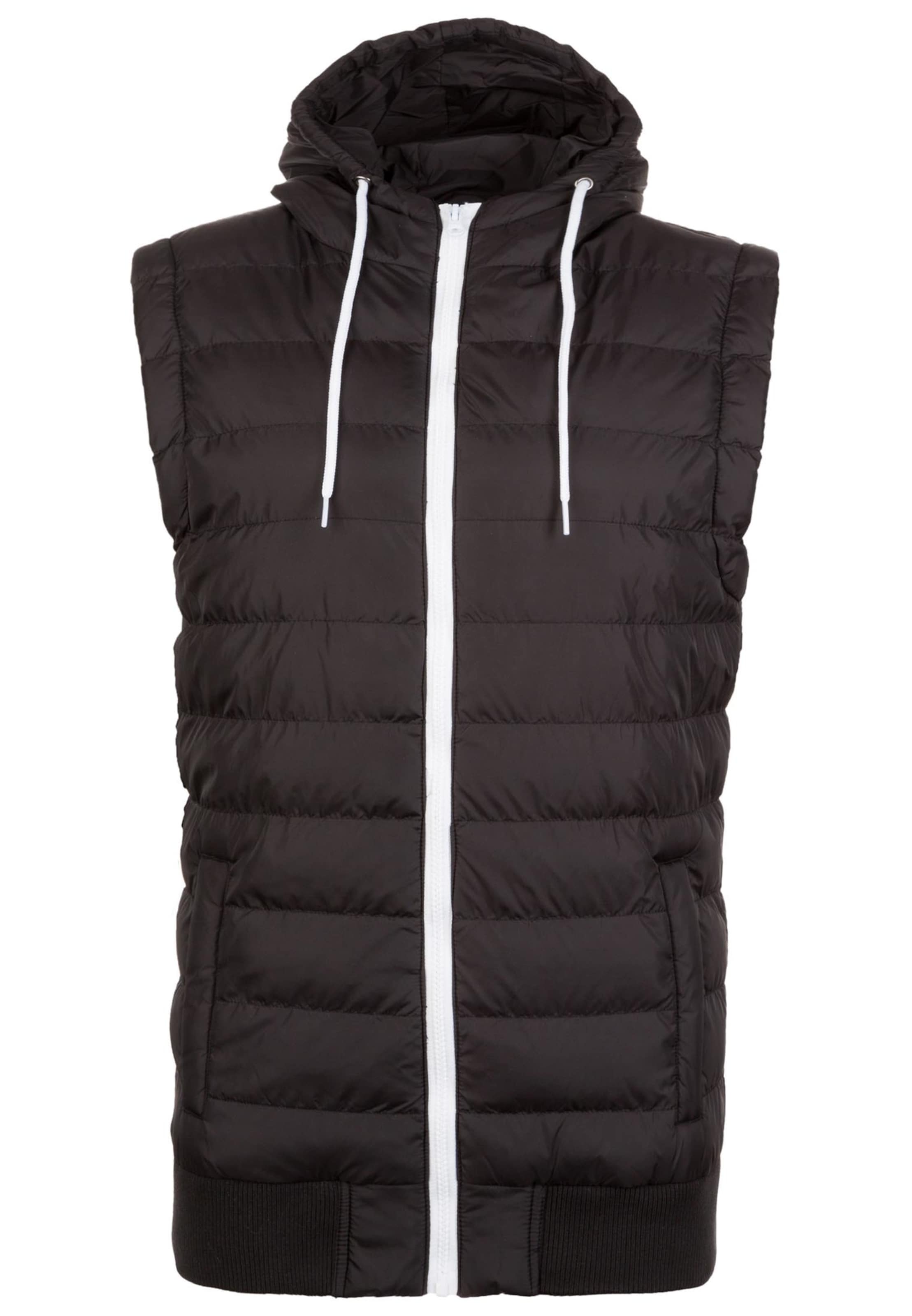 Urban Classics Vest in Black: front
