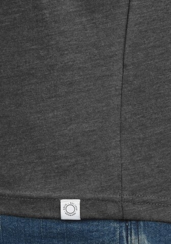 Maglietta di !Solid in grigio