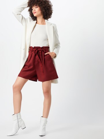 Regular Pantalon à pince 'SL Fayette Shorts' SOAKED IN LUXURY en rouge