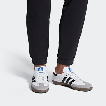 ADIDAS ORIGINALS Låg sneaker 'Samba' i vit: framsida