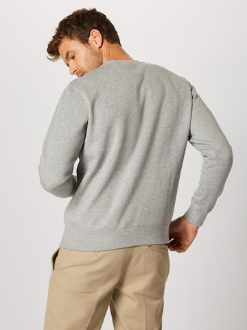 Coupe regular Sweat-shirt 'Club Fleece' Nike Sportswear en gris : derrière