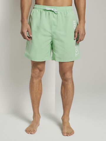 TOM TAILOR Badeshorts 'Jeremy' in Grün: Vorderseite