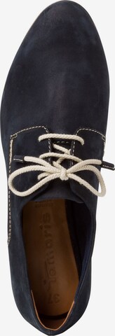 Pantofi cu șireturi de la TAMARIS pe albastru