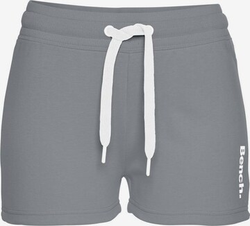 BENCH Slimfit Shorts in Grau: predná strana