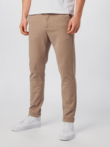 Coupe slim Pantalon 'Superflex' Lindbergh en marron : devant