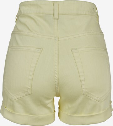 Urban Classics Regular Shorts in Gelb