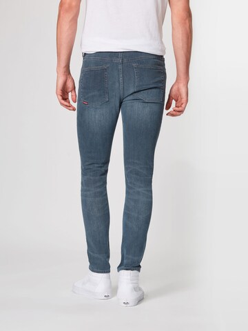 Skinny Jean 'Travis' Superdry en bleu : derrière