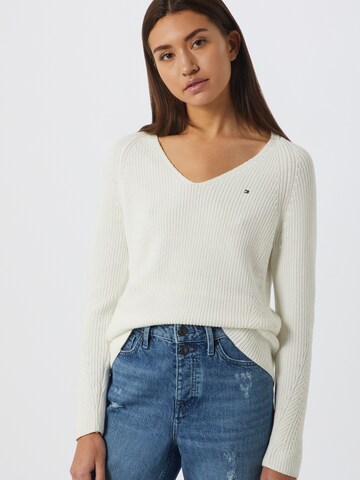TOMMY HILFIGER Sweater 'Hayana' in White: front