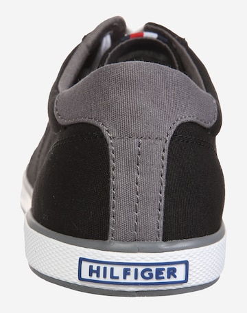 TOMMY HILFIGER Rövid szárú sportcipők 'Harlow' - fekete