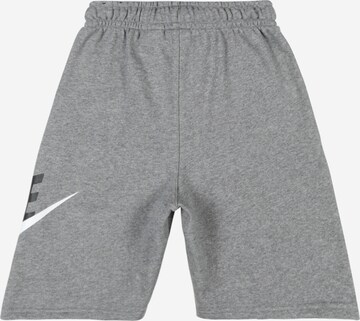 Nike Sportswear Normalny krój Spodnie w kolorze szary