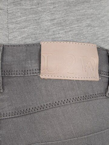 regular Jeans 'Sophia 32' di LOVE2WAIT in grigio