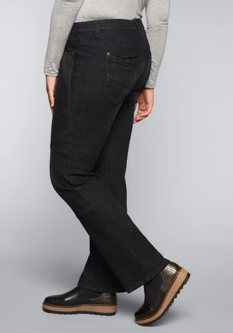 SHEEGO Regular Jeans in Schwarz