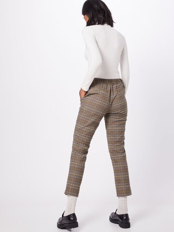 Regular Pantalon à pince s.Oliver en beige : derrière