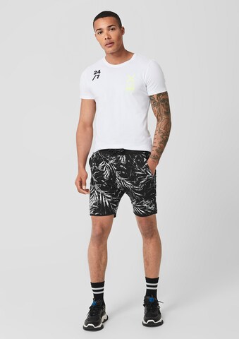 QS Loosefit Shorts in Schwarz