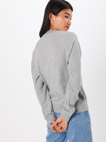 Nike Sportswear Sweatshirt 'Essential' in Grau