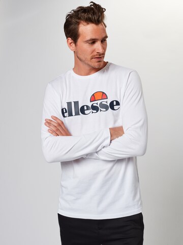 ELLESSE جينز مضبوط قميص 'Grazie' بلون أبيض: الأمام