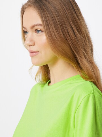 Tricou de la Urban Classics pe verde