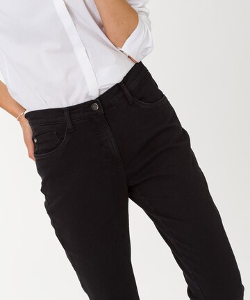 BRAX Regular Jeans 'Carola' in Schwarz