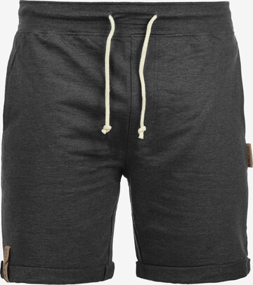 INDICODE JEANS Regular Sweatshorts 'Ian' in Grau: predná strana