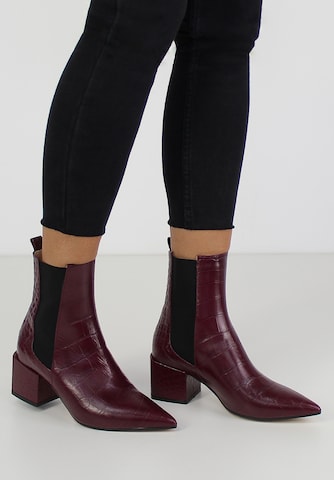 EVITA Chelsea Boots in Red