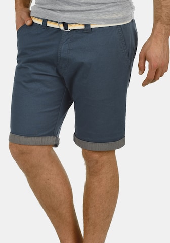 !Solid Regular Chino 'Lagos' in Blauw: voorkant