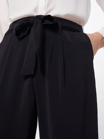 SAINT TROPEZ Regular Trousers in Black