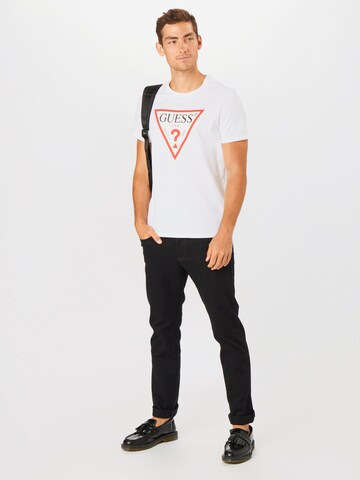 GUESS Regular Fit T-Shirt in Weiß