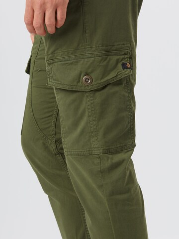 ALPHA INDUSTRIES Tapered Gargohousut 'Spark' värissä vihreä