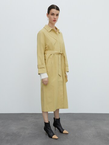 EDITED Trenchcoat 'Silvana' in Beige