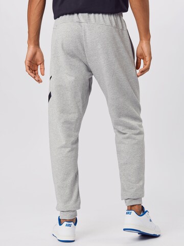 Effilé Pantalon de sport NIKE en gris