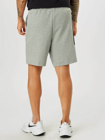 Nike Sportswear Regular Shorts in Grau