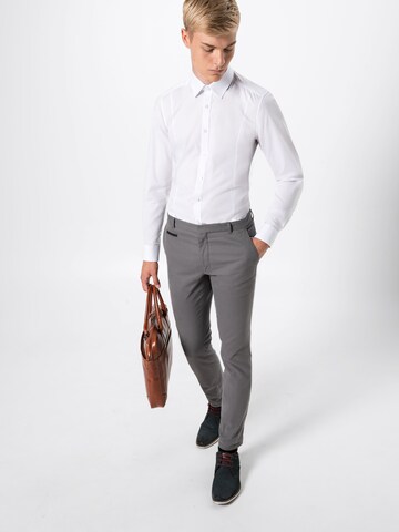 Slim fit Camicia business 'Level 5 Uni TN' di OLYMP in bianco