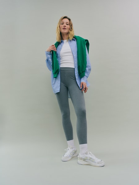 Jennifer - Sporty Classic Look