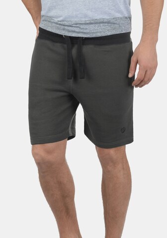 !Solid Regular Sweatshorts 'Benni' in Grau: predná strana