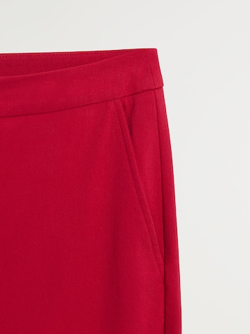 Coupe slim Pantalon 'Cola' MANGO en rouge