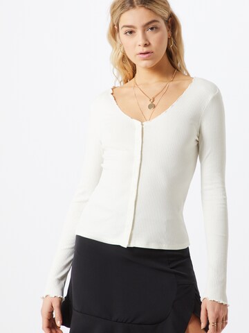 Cardigan 'Nukisa' PIECES en blanc : devant