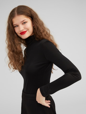EDITED Shirt 'Malala' in Schwarz: Vorderseite