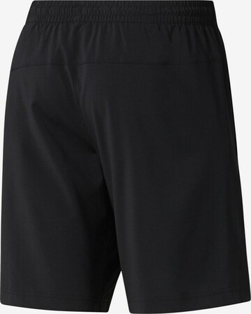 Reebok Regular Shorts 'WOR' in Schwarz