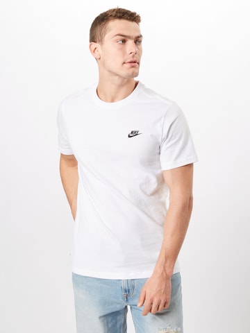 Nike Sportswear Regular fit Μπλουζάκι 'Club' σε λευκό