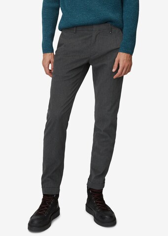 Marc O'Polo Tapered Chino Pants in Grey: front