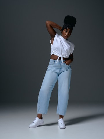 WideLegLightBlueJeansLook