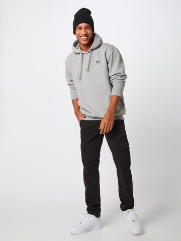 Coupe regular Sweat-shirt ALPHA INDUSTRIES en gris
